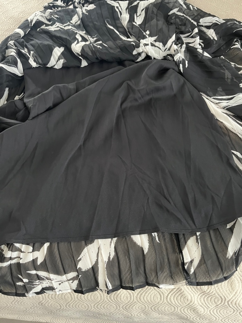 White House Black Market 🆕 Black & White Pleated Halter Maxi Dress size 4 - Picture 11 of 13